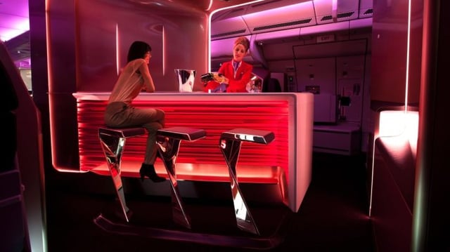 The Bar, espaço icônico da Virgin Atlantic, será eliminado dos voos da companhia até 2030