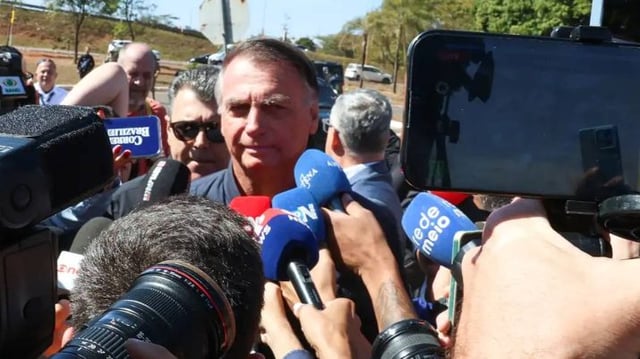 Bolsonaro fala a imprensa após colocar tornozeleira na Secretaria de Administração Penitenciária do Distrito Federal