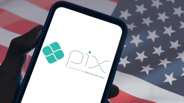 Imagem mostra um celular com o símbolo do Pix e no plano de fundo a bandeira dos Estados Unidos