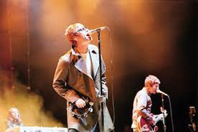 Liam e Noel Gallagher, do Oasis, em show nos EUA em 2005