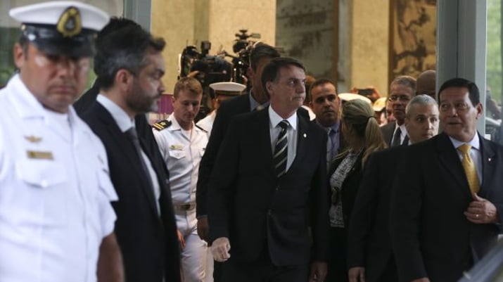 Jair Bolsonaro ao lado de vice, Hamilton Mourão