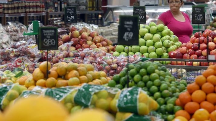 Frutas expostas em supermercado em São Paulo