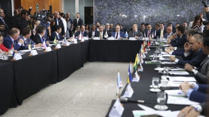 O ministro da Economia, Paulo Guedes, participa da reunião extraordinária no Fórum de Governadores