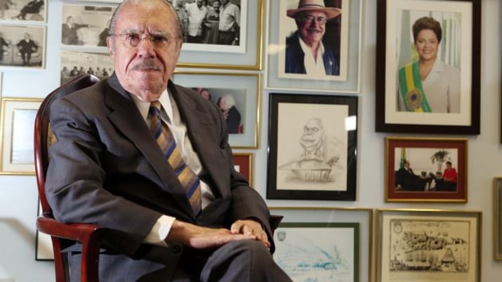Retrato do ex-presidente do Brasil, José Sarney, durante entrevista em seu gabinete no Senado, em Brasília, em 2014.