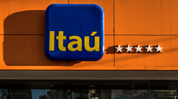 Fachada de uma agência do Itaú Unibanco (ITUB4); a instituição recentemente fez a cisão de sua fatia na XP (XPBR31); e eleita a melhor empresa para desenvolver carreira