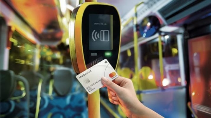 Tecnologia de pagamento por aproximação (contactless) da MasterCard no transporte público de São Paulo
