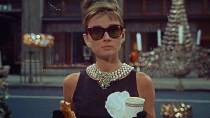 A atriz Audrey Hepburn no filme "Bonequinha de Luxo" ("Breakfast at Tiffany's")
