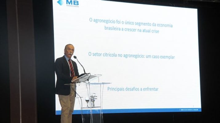 José Roberto Mendonça de Barros