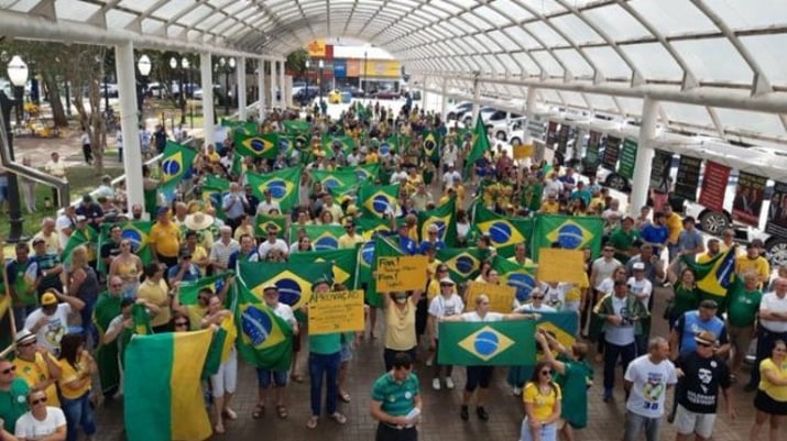 Manifestação pró-governo no Paranáem