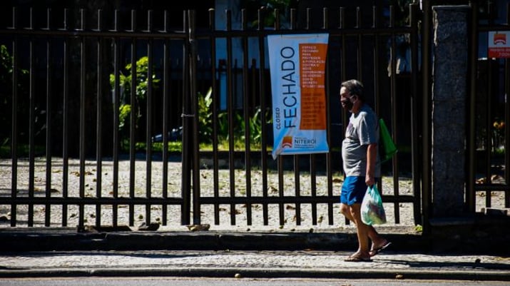 brasil pessoas compras coronavírus crise inflação pib