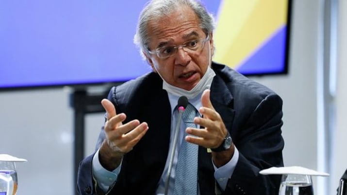 Ministro da Economia, Paulo Guedes, fala em Brasília, em 28 de abril
