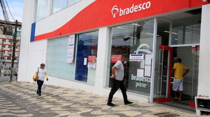 Agência do Bradesco (BBDC4) em Salvador (BA) | Dividendos; estágio