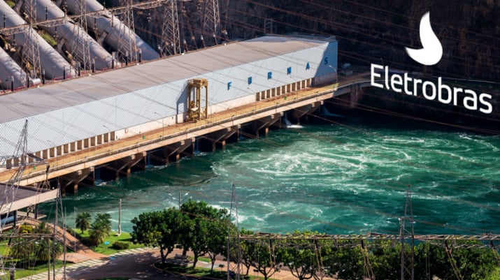 Montagem mostrando uma usina hidrelétrica com o logo da Eletrobras (ELET3 e ELET6) à direita | Privatização