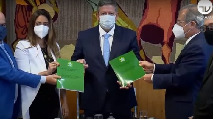Ministro Paulo Guedes entrega proposta de reforma do IR ao presidente da Câmara, Arthur Lira