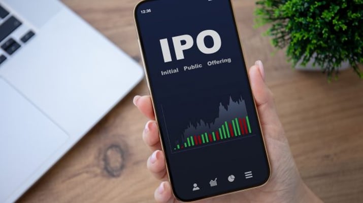Female,Hands,Hold,Phone,With,Ipo,Stocks,Purchase,App,On