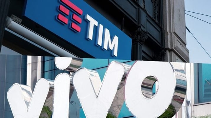 Montagem mostrando fachadas de lojas da Tim (TIMS3) e Vivo (VIVT3)