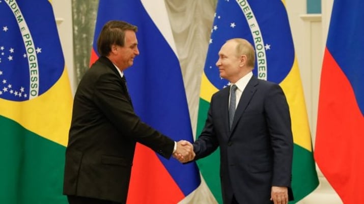 Jair Bolsonaro acompanhado de Vladmir Putin durante declaração à Imprensa