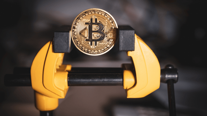 bitcoin (BTC) sob pressão e criptomoedas também sentem a cautela do dia