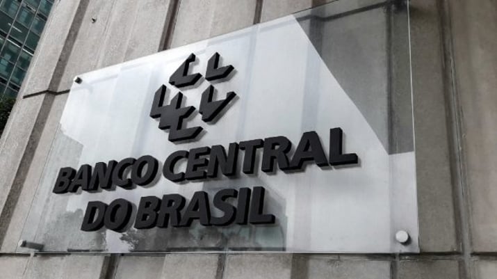 Placa do Banco Central do Brasil (BC), autoridade monetária que conduz as reuniões do Copom para a decisão da Selic; a decisão de juros é sempre um dos destaques da agenda econômica