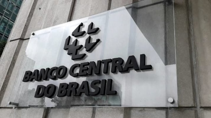Placa do Banco Central do Brasil (BC), autoridade monetária que conduz as reuniões do Copom para a decisão da Selic; a autarquia também é responsável pelos dados de fluxo cambial. Greve de funcionários