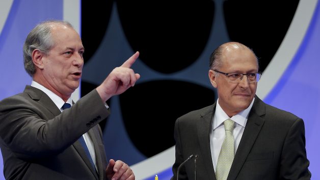 Ciro Gomes ao lado de Geraldo Alckmin antes de debate no SBT