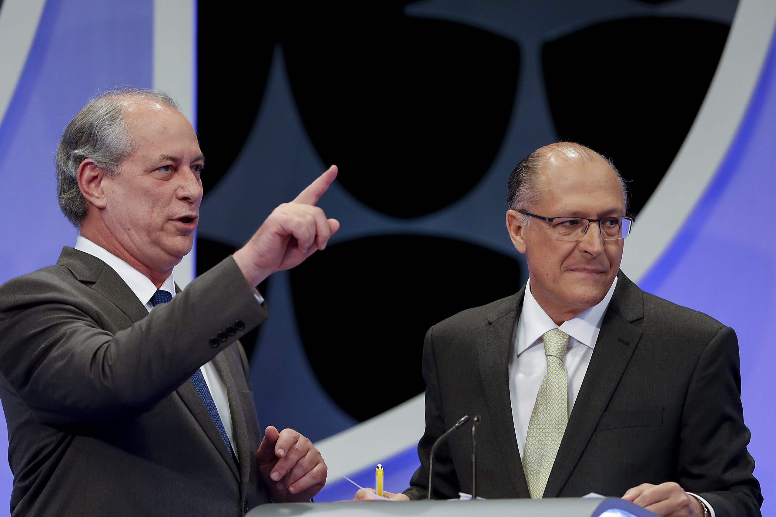 Ciro Gomes ao lado de Geraldo Alckmin antes de debate no SBT