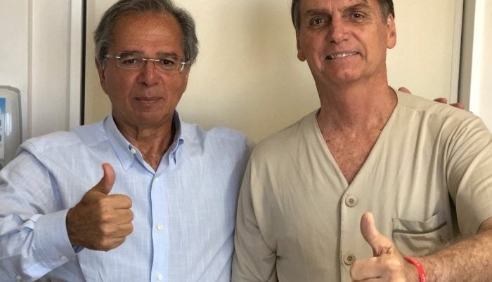 Paulo Guedes visita Jair Bolsonaro no hospital