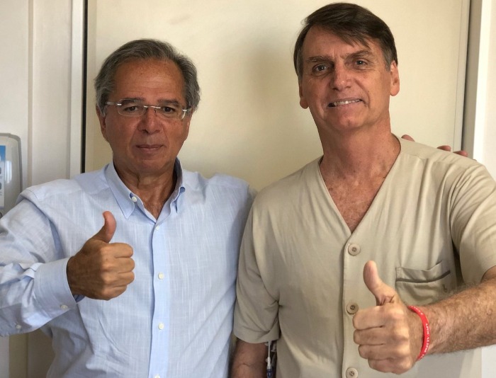 Paulo Guedes visita Jair Bolsonaro no hospital