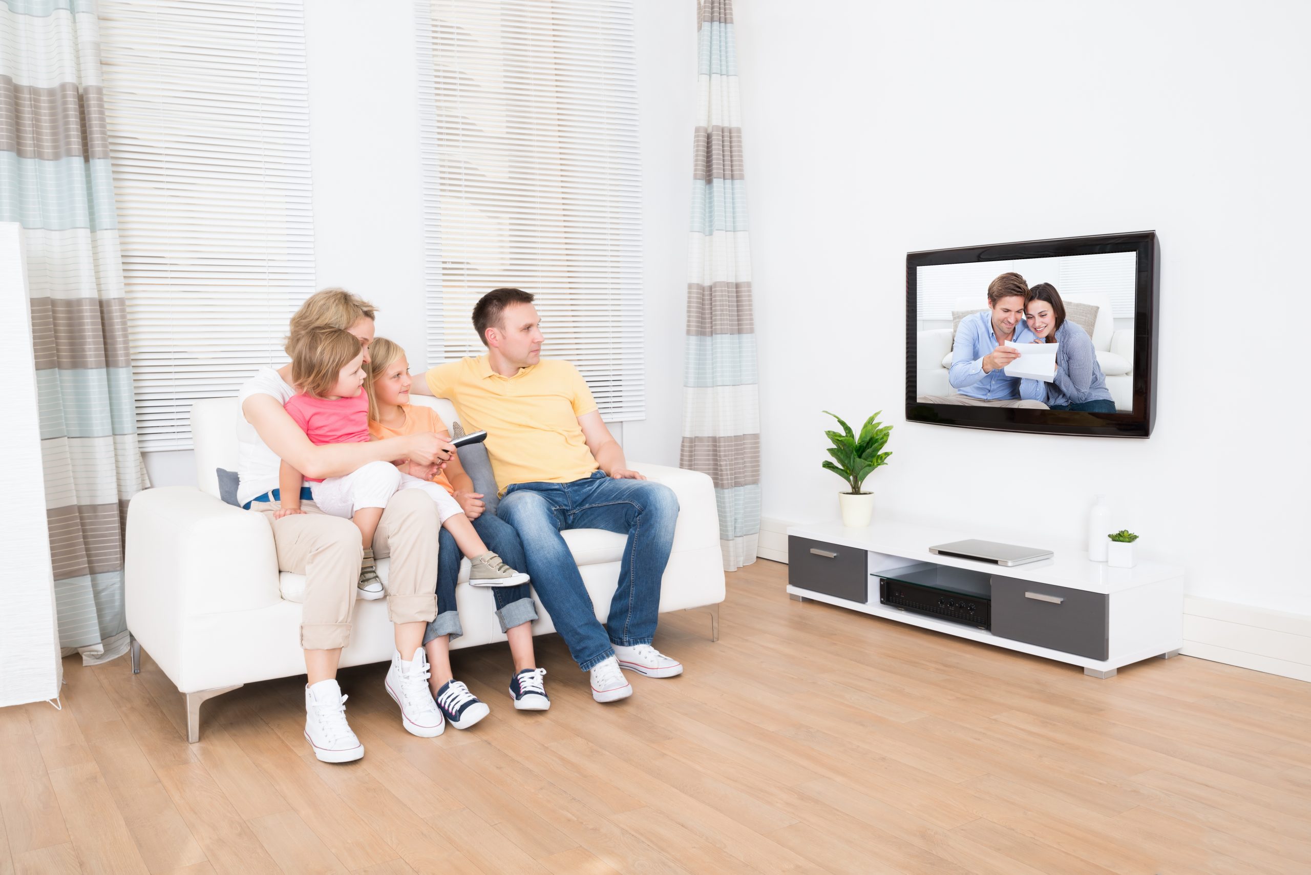 Família assiste novela