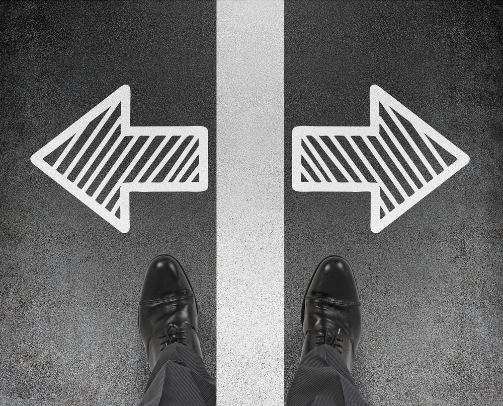 Indecisão entre dois caminhos diferentes