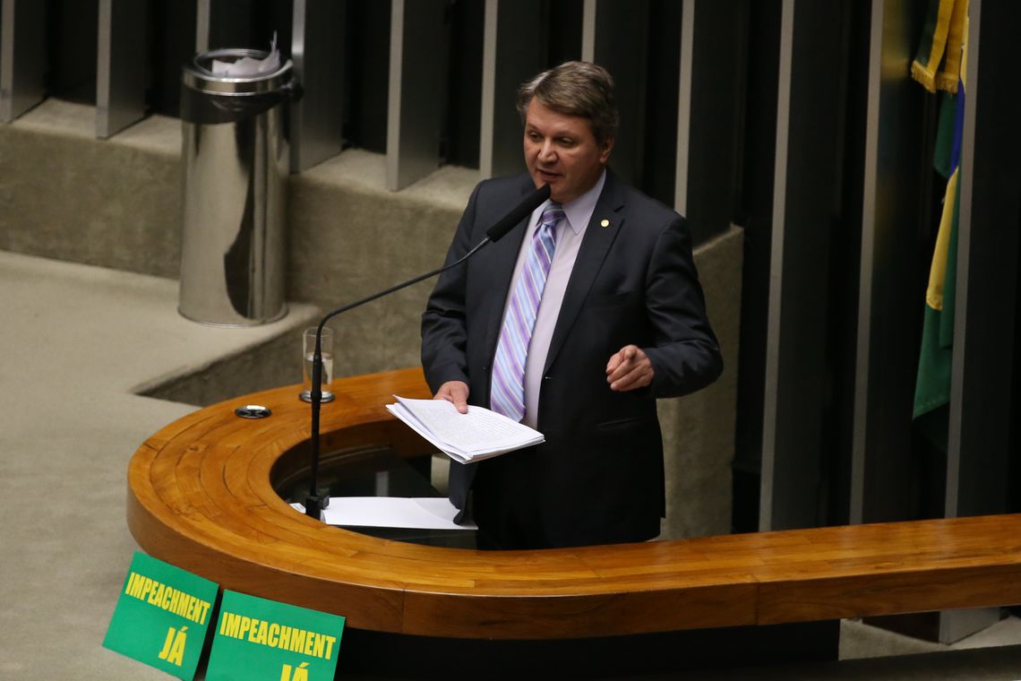 Deputado Jaime Martins durante sessão de discussão do processo de impeachment de Dilma, no plenário da Câmara