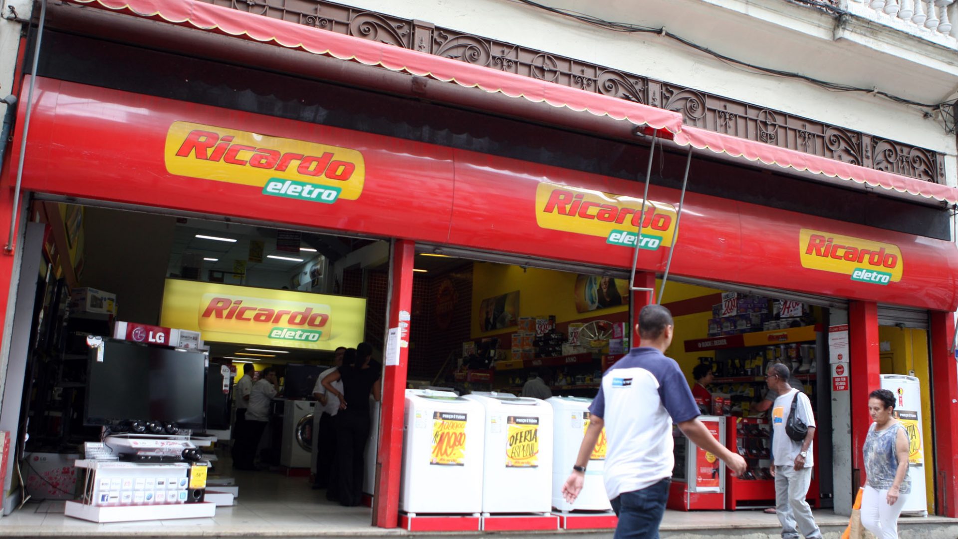 Fachada da Loja Ricardo Eletro no centro do Rio de Janeiro.