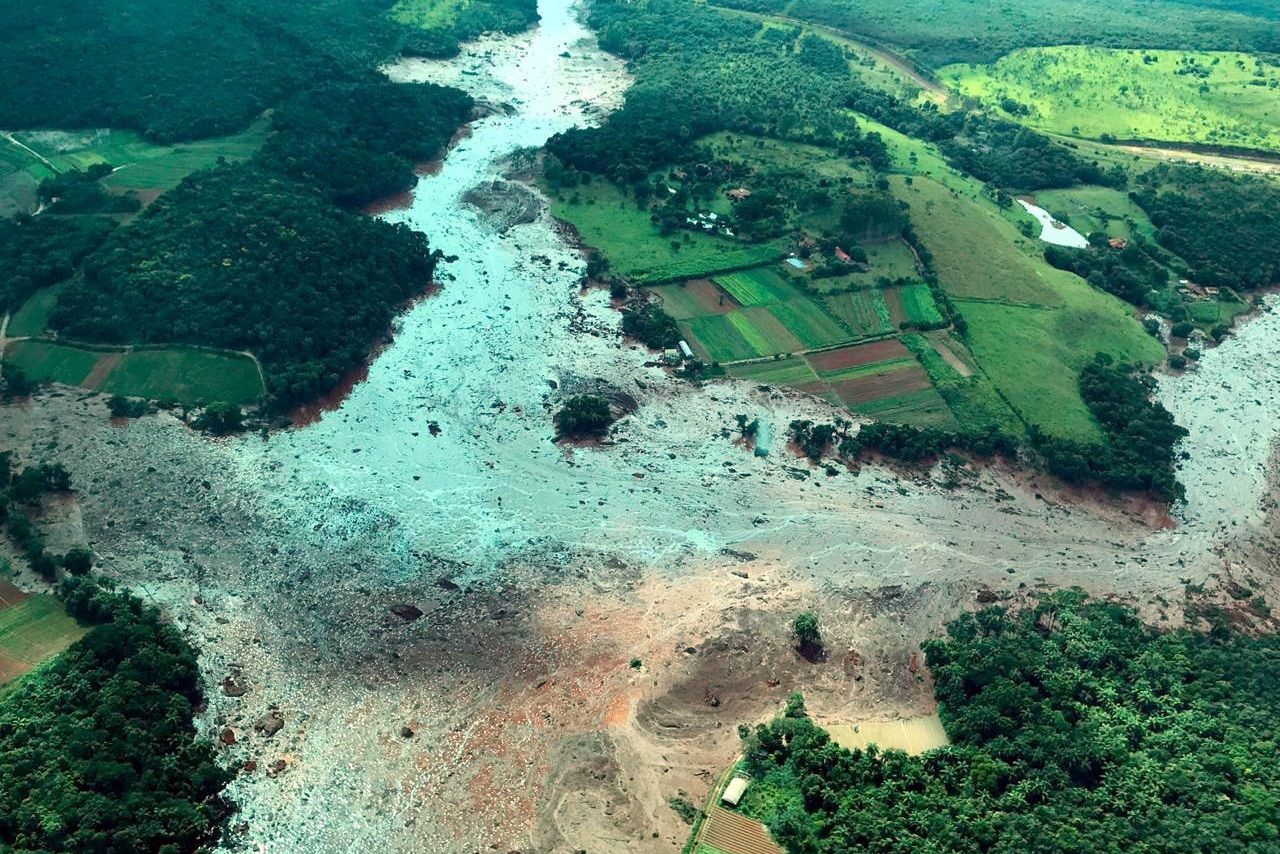Sobrevoo da área atingida pelo rompimento da barragem da Vale em Brumadinho