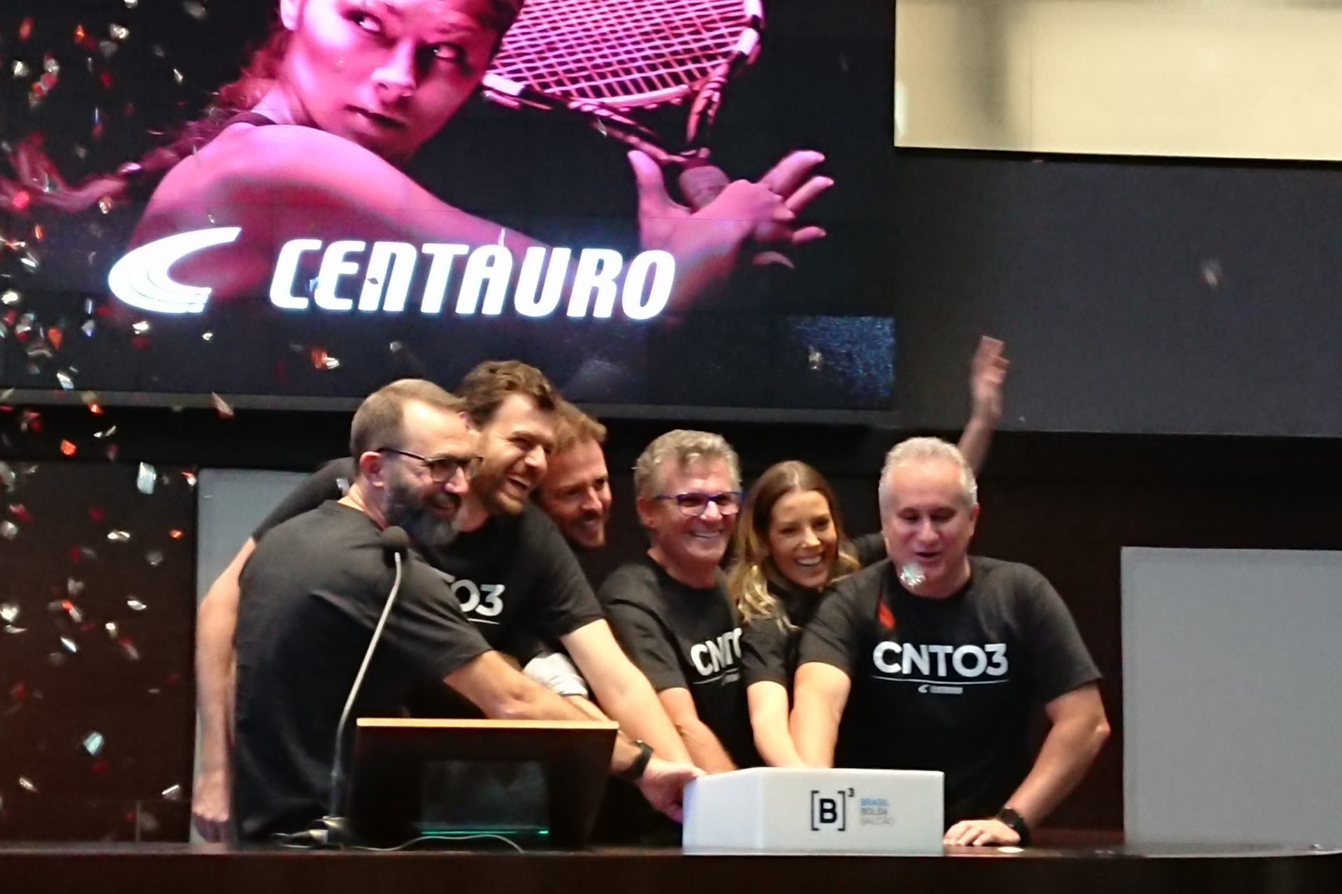 Executivos da Centauro tocam a campainha na estreia das ações na B3
