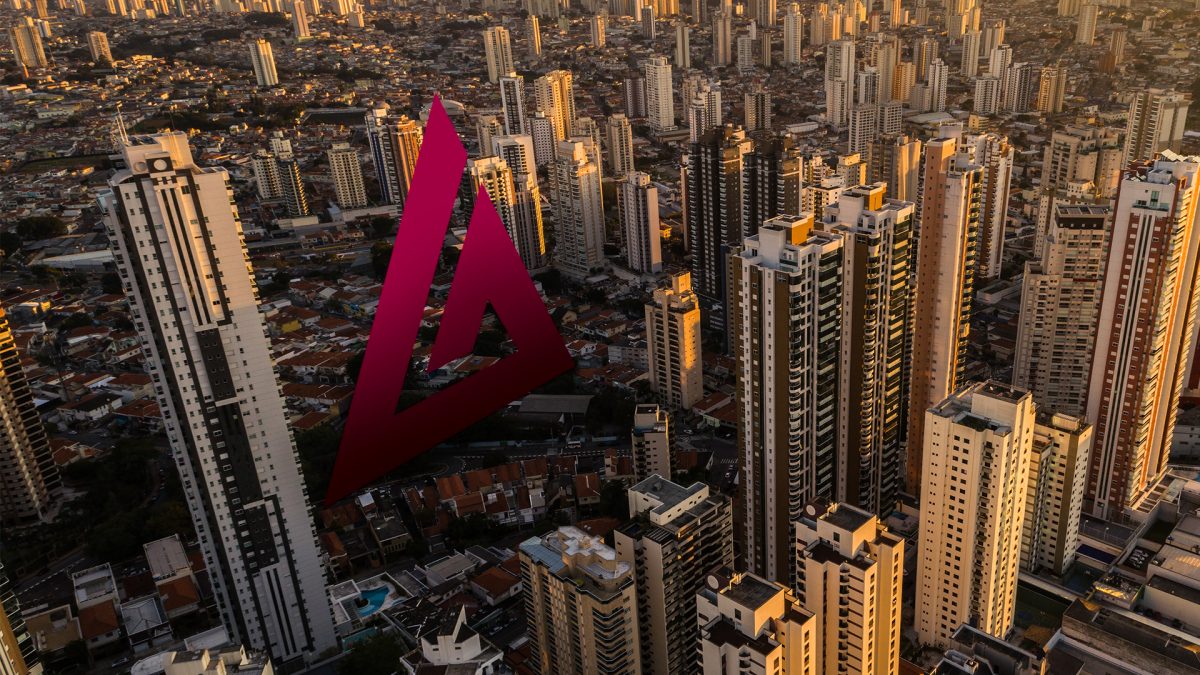 Logo da incorporadora Gafisa em meio aos prédios da cidade de São Paulo