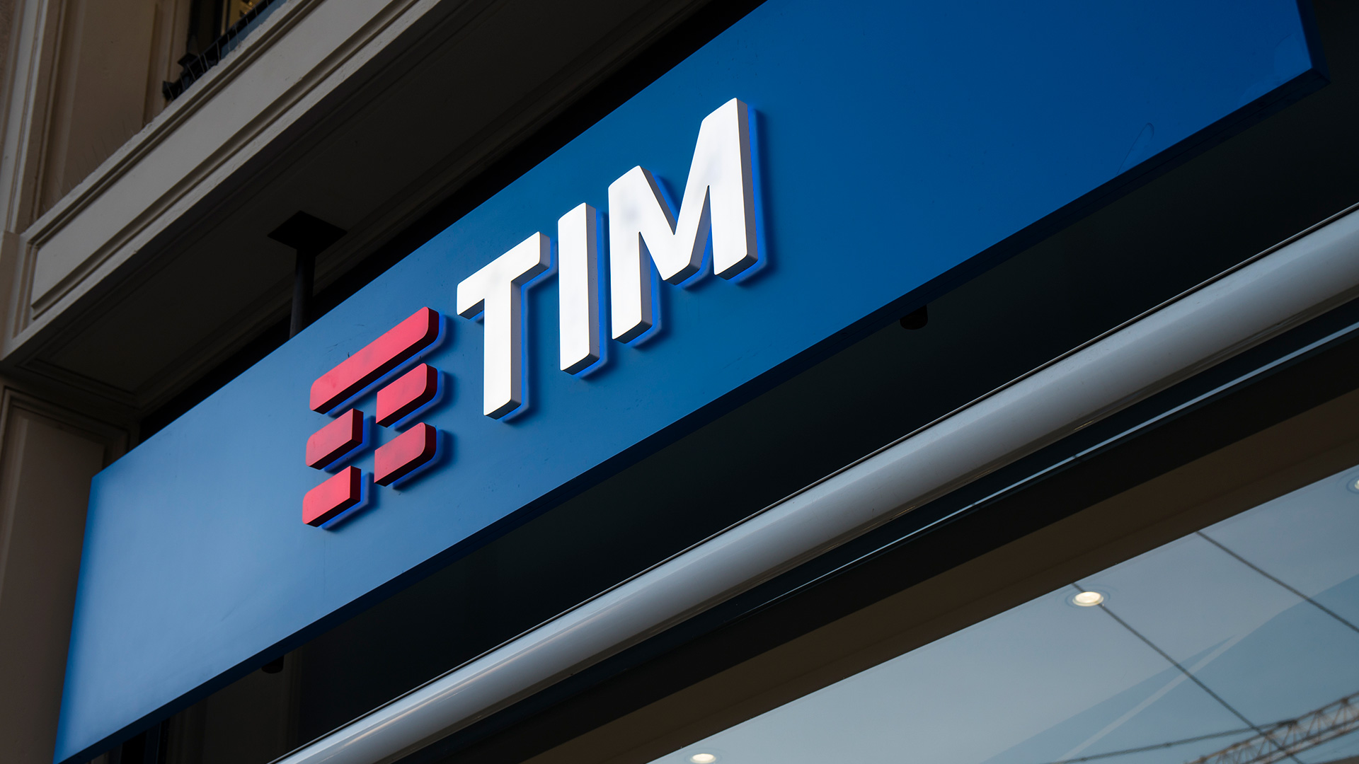 Fachada de loja da empresa de telefonia Tim