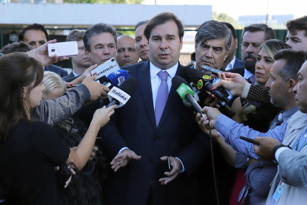 Rodrigo Maia concede entrevista à imprensa