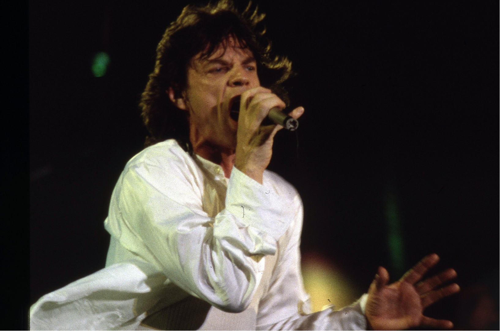 Mick Jagger canta
