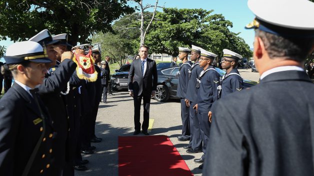 Presidente da República, Jair Bolsonaro durante revista às tropas