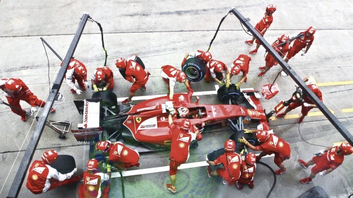 Carro da Ferrari faz um pit stop