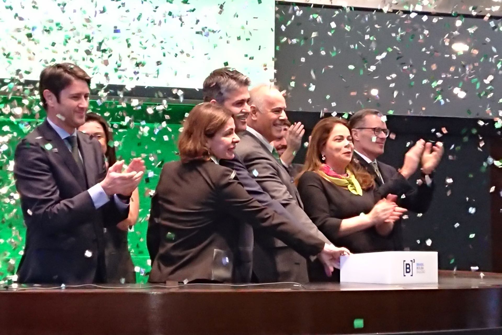 Executivos da Neoenergia na cerimônia de IPO da empresa