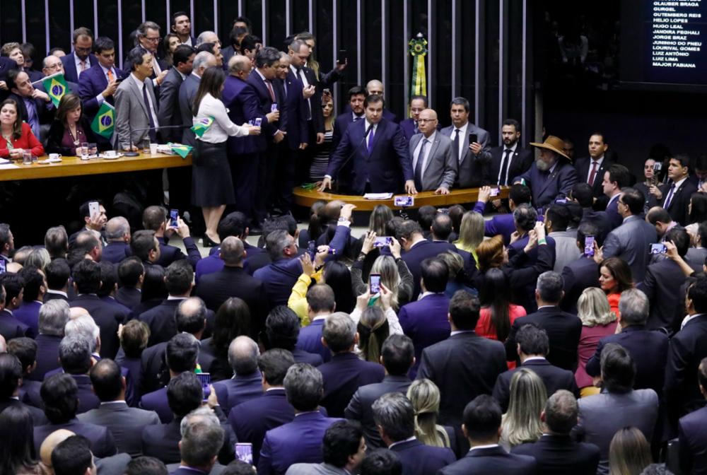 Rodrigo Maia discursa no plenário da Câmara