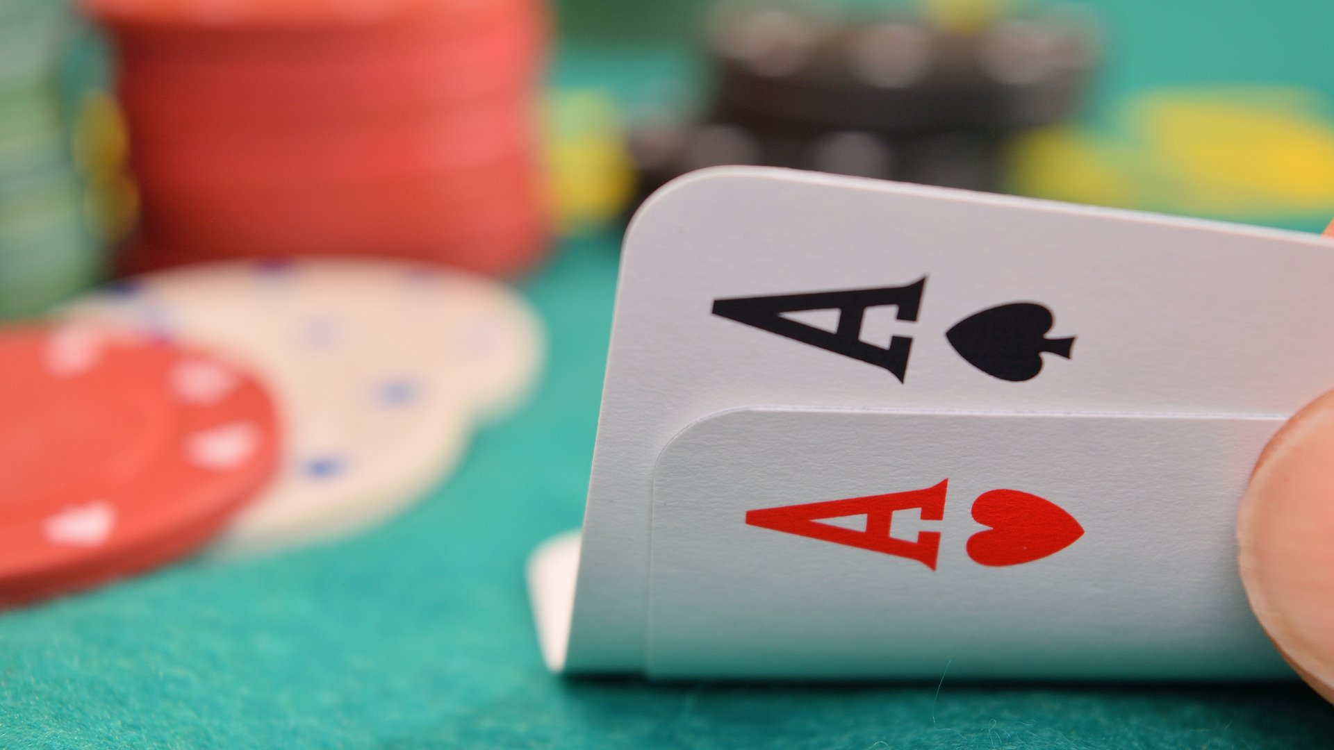 Qual a diferença do truco para o poker? Entenda as principais