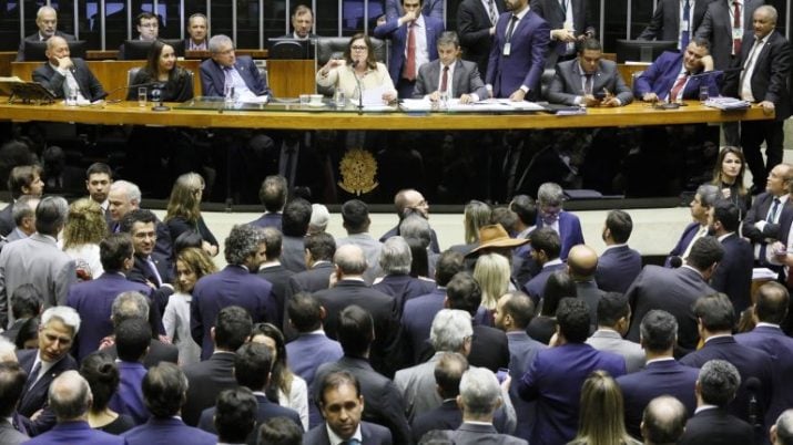 Sessão na Câmara dos Deputados; medida provisória, mp