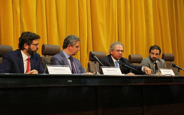 Paulo Guedes durante coletiva de imprensa no Rio de Janeiro