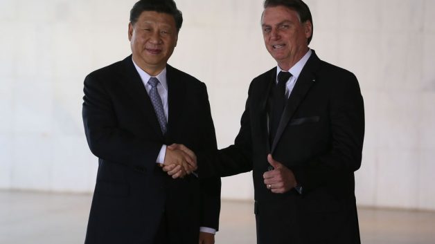 Jair Bolsonaro e Xi Jingping em encontro dos Brics