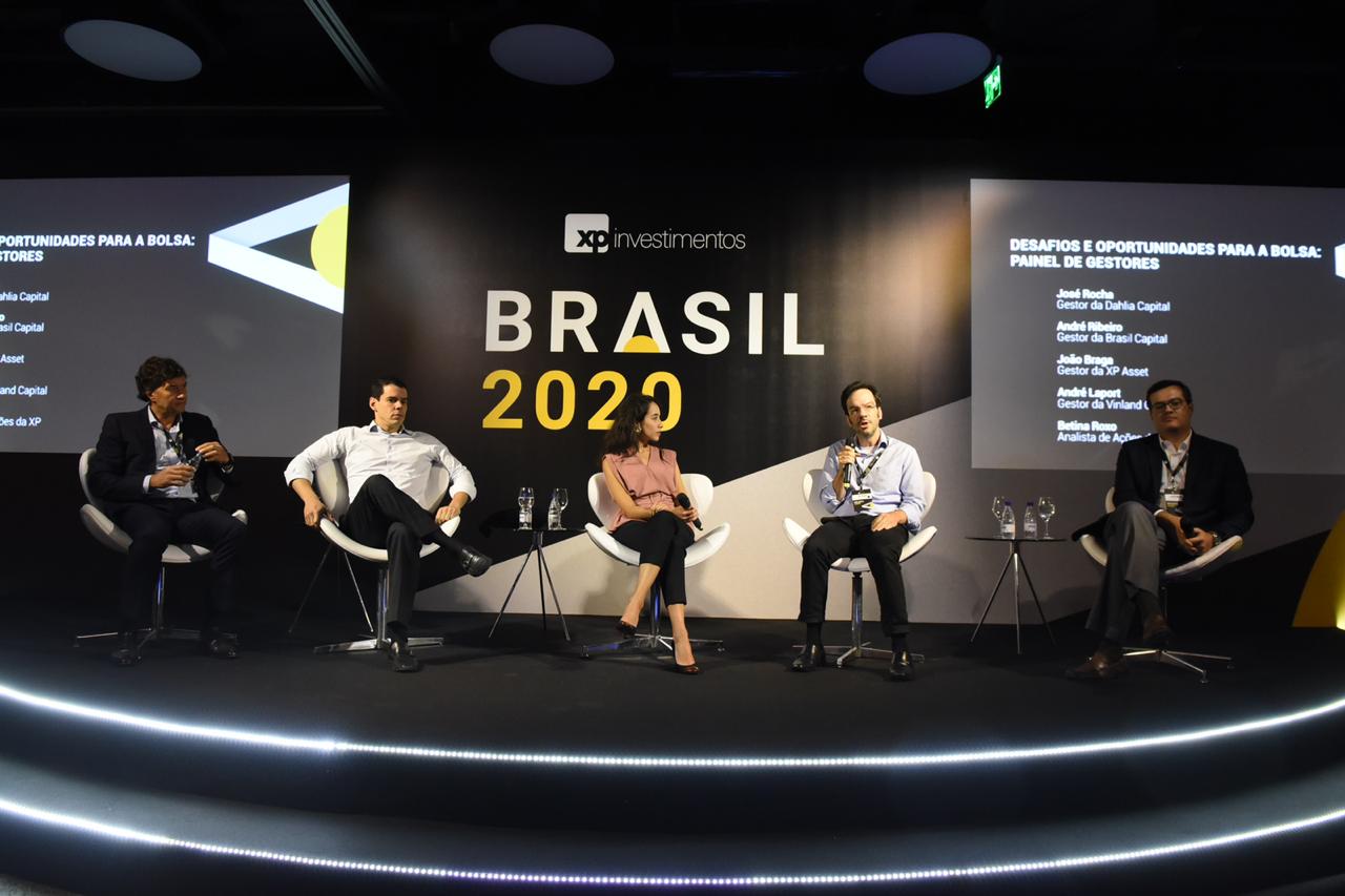 Gestores de fundos em evento promovido pela XP Investimentos