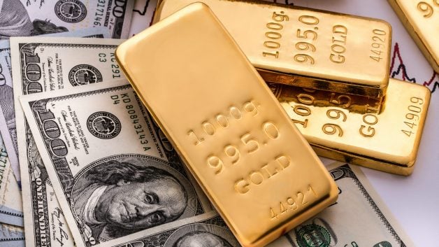 Ouro e dólar foram os melhores investimentos de abril, que viu queda nas bolsas e títulos públicos; bitcoin recuou no mês do halving