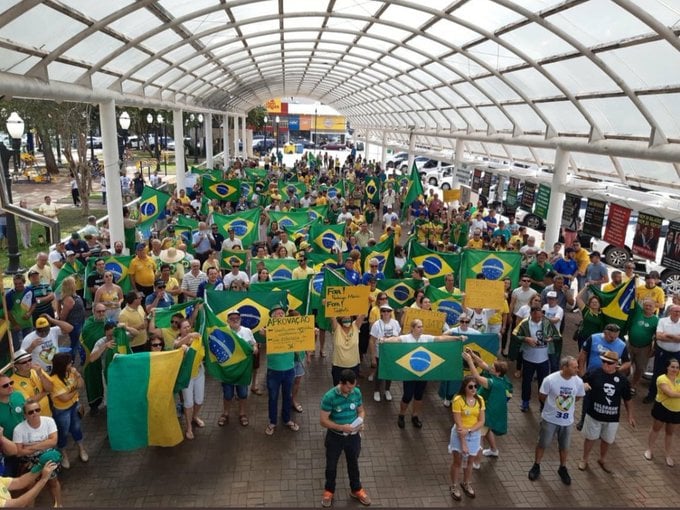 Manifestação pró-governo no Paranáem