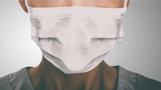 Máscara utilizada por médico em meio ao coronavírus
